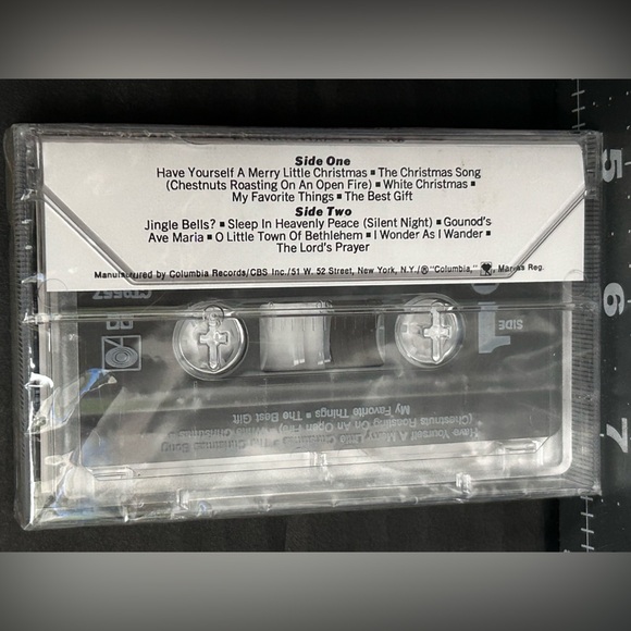 A Christmas Album By Barbra Streisand (Cassette) - Picture 2 of 3